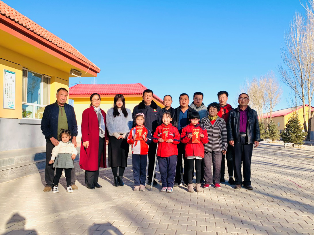 企业进校园，，，，温情暖童心