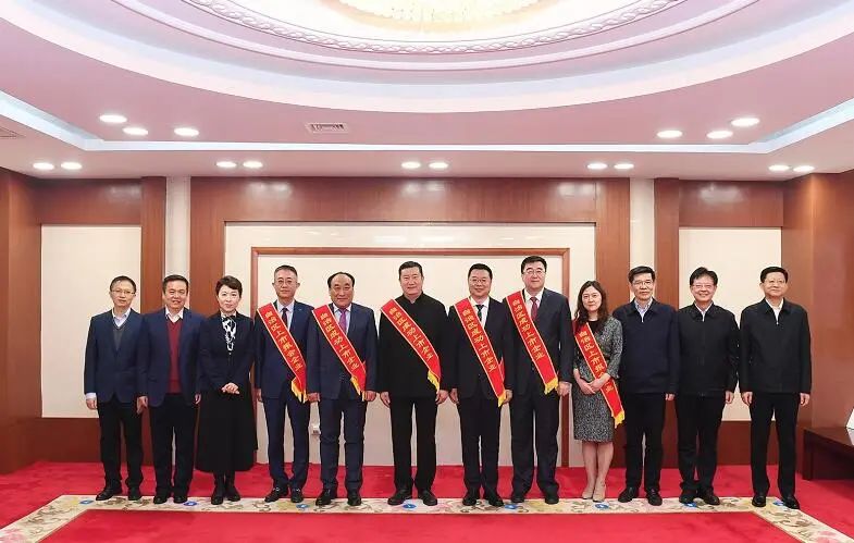 德信娱乐矿业获自治区1000万元上市奖补资金